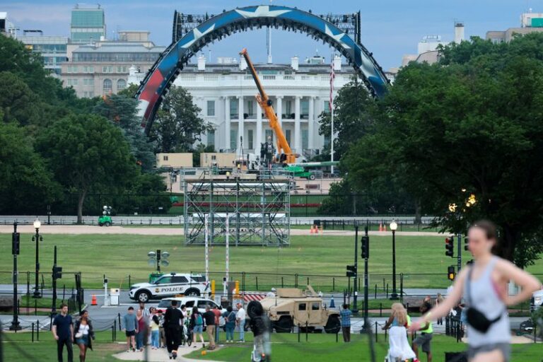 Construction of Cage-Fighting Arena Transforms White House Grounds