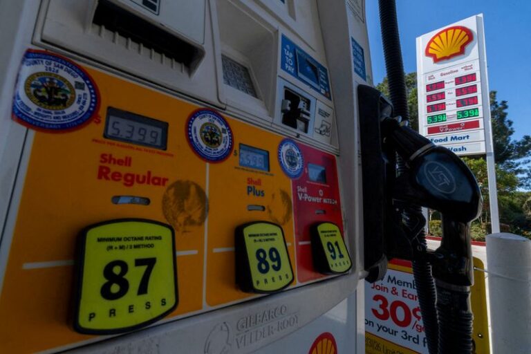 US Pain at the Pump Worsens After More US-Iran Fighting Lifts Oil Prices