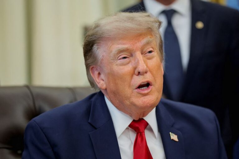 Trump Drops 20% Fee Plan for Hormuz Strait in Favor of Deals With Gulf States