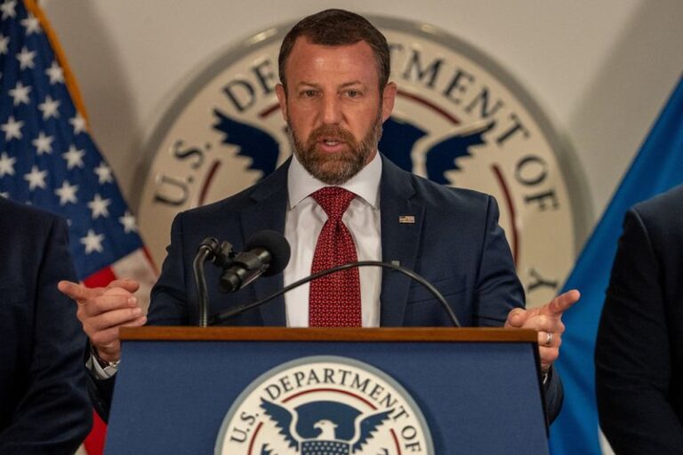 Plane Carrying U.S. DHS Chief Lands After Suffering Engine Failure
